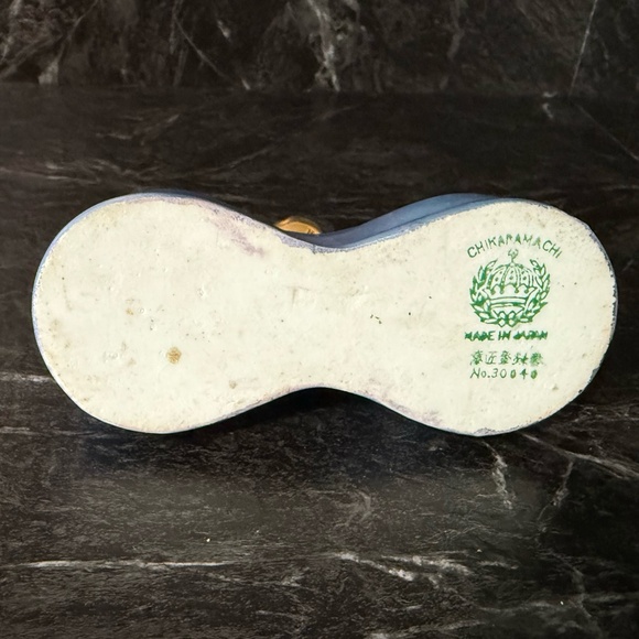 CHIKARAMACHI Flower Salt & Pepper Shakers - Picture 6 of 14